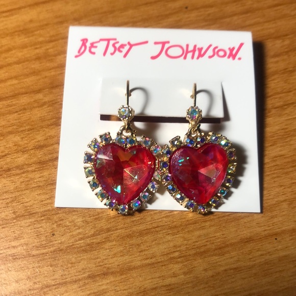 Betsey Johnson Gold Tone Pink Red Iridescent Heart Drop Earrings Crystal NWT - Picture 5 of 12